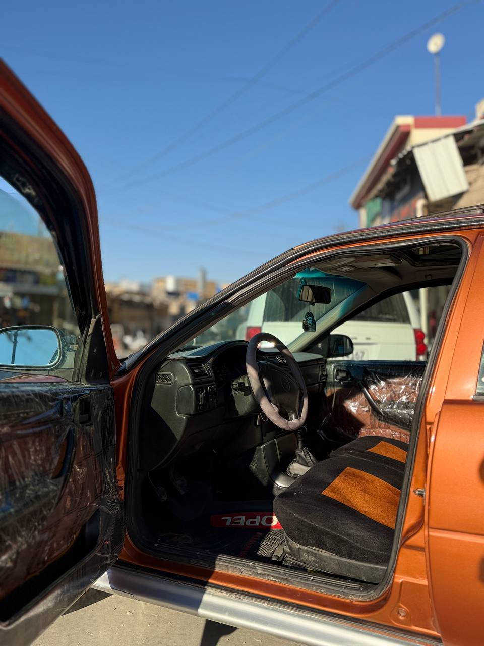 اوبل فكترا  موديل 1995 
سلايت 
اي بي اس 
جام كهرباء
تبريد
باور 
رقم سنويه جديد 
***********
*********** كركوك, العراق
