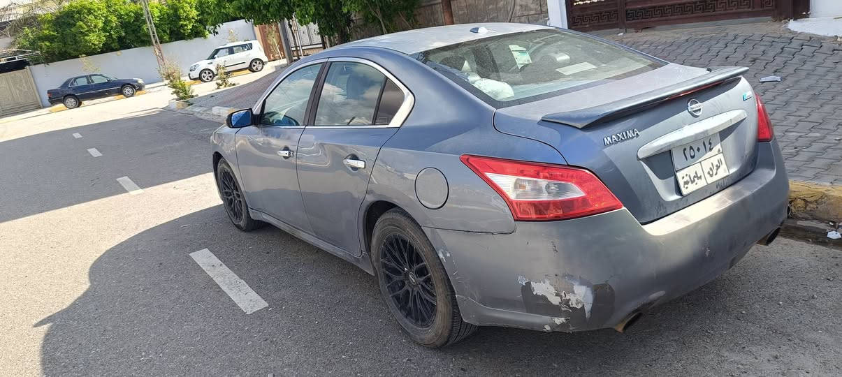 البيع أو المرواس حسب القناعه 
نيسان مكزما موديل 2011 رقم سليمانيه شرط التحويل محرك 6 سلندر 3500 بالشرط بدون عيب كير مبدل جديد مال كصه صدر تايرات كهربائيات كلها بالشرط بيها 3 قطع صبغ وبونيد مبدل بلاد والسونار موجود بالصور السعر 70 ورقه وبيها مجال مكان السياره دوز كركوك اتصال عالرقم ***********
