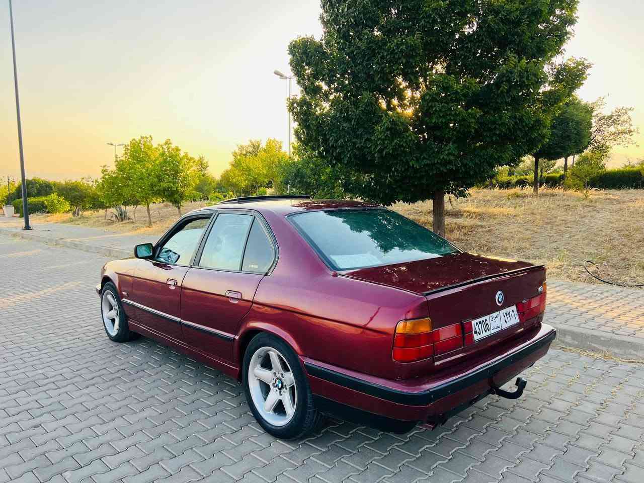 سەرەتا بەناوی خوا ماشاللە لەماڵی هەموو لایەک 
BMWبۆفڕۆشتن 
مۆدیل 1992 ئارم بلاستيكه به شه رتي ئارموو ئه وه ليات
موسو براوه ش به شه رت 
مکینە 525  كپس ديجيتال  گیڕ ئوتوماتيك    به شە رتی گیڕو مکینه هه لميشي نيه 
کاره باهی هه موو گياني ئيش دكات دووجام كاره باهيه قفل مه ركه زيه لايت زينونه گيچه كاني هه مووي ئيش دكات 
 چوار تايه و ويلي زور باشه
كامل ئه شيايي ته بريدي پيوه يه  بلام غازي تيا نيه 
 سياره كي تابليت توندوو توله  مالي دوسته  
نرخ ((29 گلا معامه له))
***********
***********
