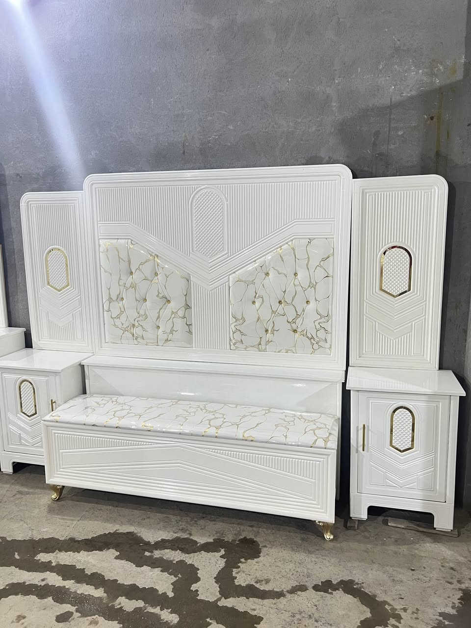 سلام عليكم غرفه نجاره صاج صبغ. حراري. ابيض شغل ثقيل درجه اولى استعمل ٥تيام. فقط. العنوان الحله ***********
