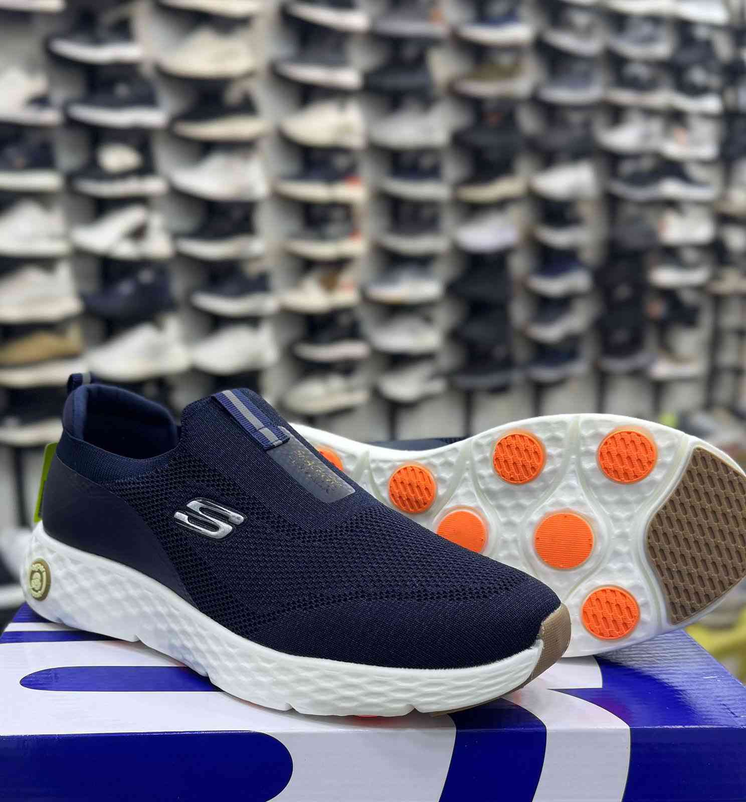 حياكم الله متابعينه اخر اصدارات الاحذية الطبية الي توفرت *********** واتساب طبي سكجر فيتنامي
