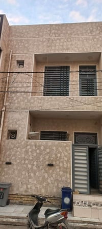 بيت ٥٠م • طابقين • مقابل مستشفى الكفيل