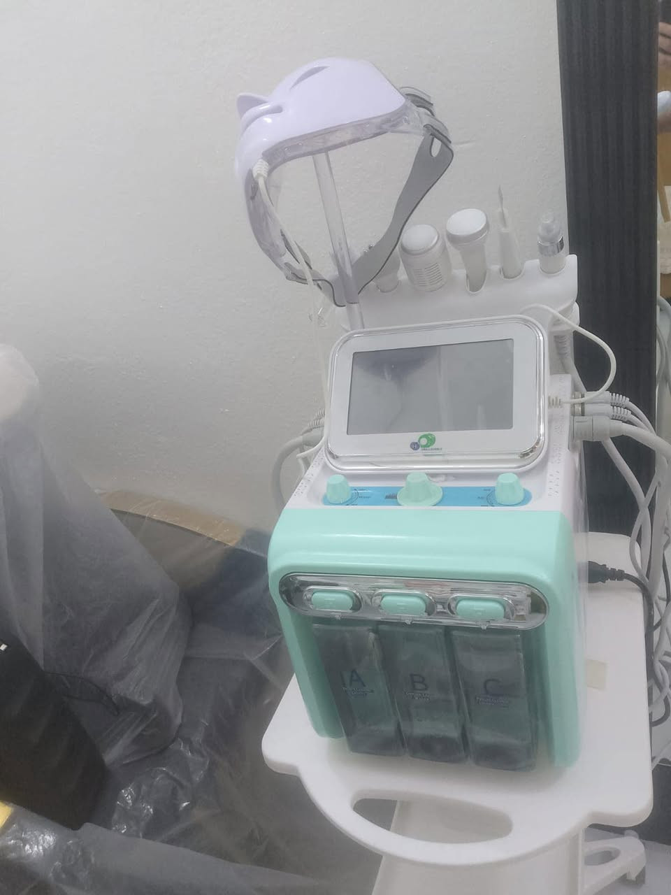 بضاعة صالون مامستخدمه ولا دقيقه من التاجر للصالون
***********
