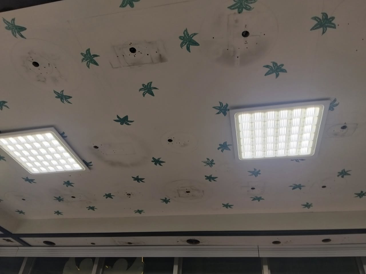 بنكات عدد ٩ استعمال قليل وانارة سقفية عدد ٤٠  الرقم ***********
