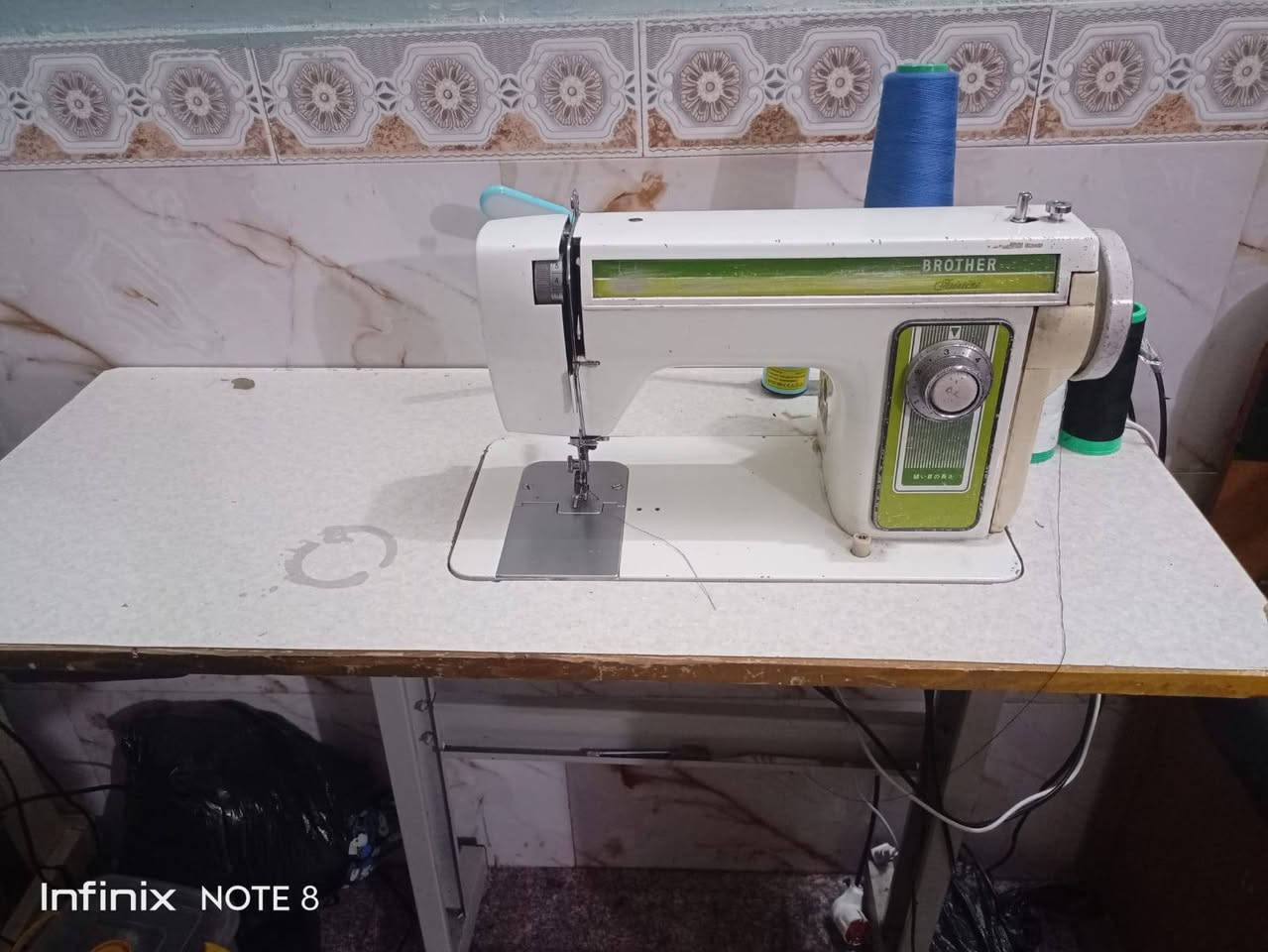 مكينه خياطه برذر منزلي ياباني جاهزة كل انواع الاقمشه تخيطه شرط الشغل مع الميز السعر ١٠٠ بيه مجال الاتصال على الرقم ***********
