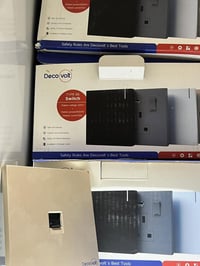 Faceplet من براند Deco Volt بلون الذهبي بلون الفيلي سعر المفرد1,500 دي...