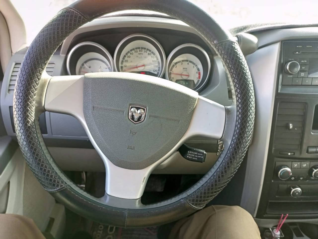 السلام عليكم ورحمة الله 
للبيع دوج كرفان موديل 2009 رقم سليمانية
شرط التحويل 
السعر 115 وبيها مجال 
باقي التفاصيل خاص 
***********
