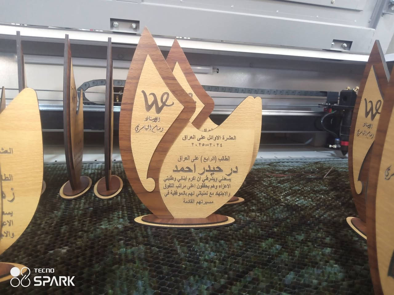 #دروع شكر وتقدير 
لوحات دلاله 
لوحات جداريه 
استاند مكتبي
للتواصل خاص
أو واتساب 
***********
جمله 🙏 مفرد
