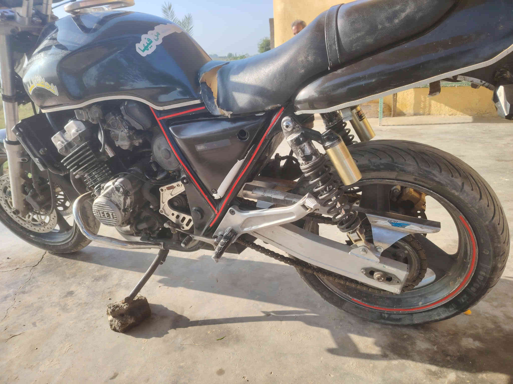 السلام عليكم
دراجه للبيع SB4
محرك على الفحص كهربائيات كله شغاله محرك400 تعبر 180 بطناش123السعر مليون وأربع ميه 1،400 وبيه مجال
الرقم ***********
