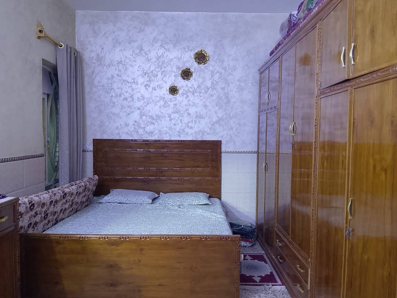 بيت 100 متر للبيع 🏠

الواجهه 7 متر 
نزال 14 متر 

بناء نضيف جداا💥

يحتوي على مدخلين واستقبال ومطبخ وهول داخلي صغير وصحيات 
وغرفه نوم طابق الارضي 
والطابق الثاني غرفه نوم وصحيات 

العنوان :: حي الجهاد الاساتذه :: خلف الاربع شوارع منطقه هادئه وكامله خدمات 

السعر والاستفسار الاتصال *********** 📞📞🏠مكتب الشهم للعقار ✨

