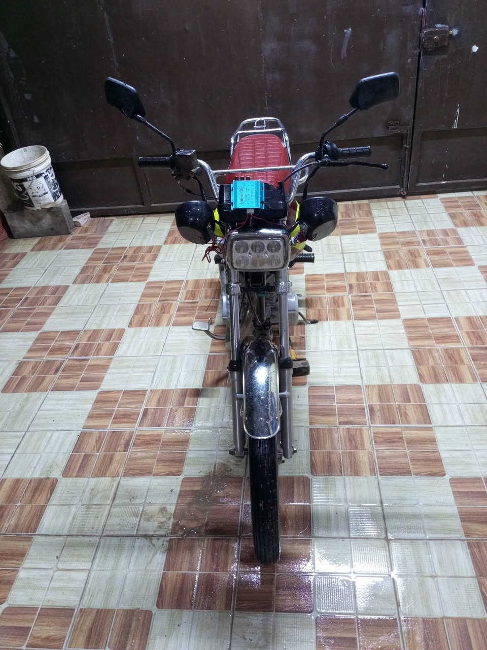 السلام عليكم لبيع  دراجه 4 كير موديل 22 دراجه كامله مكمله شلعه معدل السعر 325 وبي مجال لشراي مكاني تكريت التوحيد لستفسار رقمي ***********
