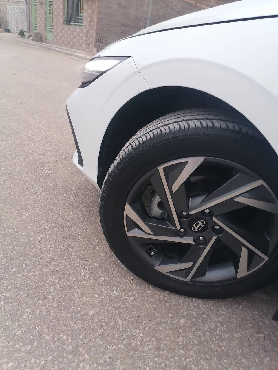 السلام عليكم للبيع موديل ٢٠٢٤ خليجي مكينه ٢٠٠٠ فول مواصفات ماشيه ٥١، بصمه، تشغيل عن بعد، اسلايت روف، شاشه كاربلي،مع كامره ٣٦٠درجه ٤وضعيات قياده، ادرليف مود، مري شفط، حساسات امامي وخلفي، حساس اطار، لدات امامي وخلفي قطعتين تبريد شحن لاسلكي، السيارة كفاله من صبغ وتبدل وبارد وفتح بوضع الشركه كلها، بيه كم رصعه بدون اشخوط، السعر المطلوب 185 مكاني كربلاء الشراي يتصل على الرقم ***********
