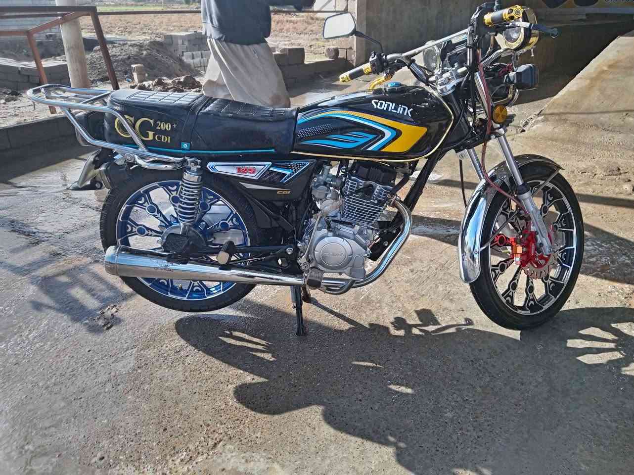 السلام عليكم
مكلف بالنشر
ماطور سيفان ٢٥
ماشي شهرين ونص
ما متعوب بعده جديد
الماطور شديته ع أيدي
فقط ضربت طسه وبدلت الويل الوره قبل أسبوعين بدلته
الماطور شوف العين تجي تفحص
الخاص ماجاوب
هذا رقم صاحبه
***********
