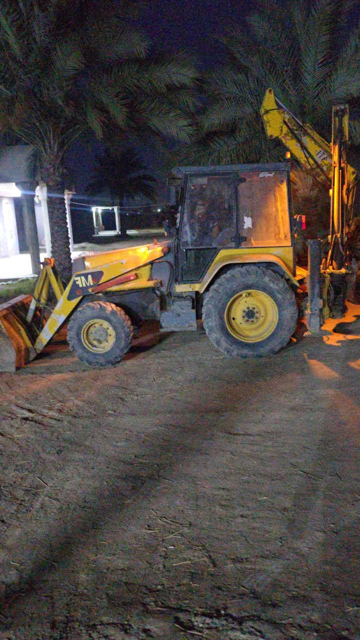 سلام عليكم 
حفاره البيع 
موديل 1999 
بيها تبخير بسيط كلش بدون تنقيص 
نقصه جامه و كزوز 
رقم بغداد انشائيه 
تحويل ثاني يوم 
سعر 80بيها مجال بسيط 
‏‪***********‬‏
