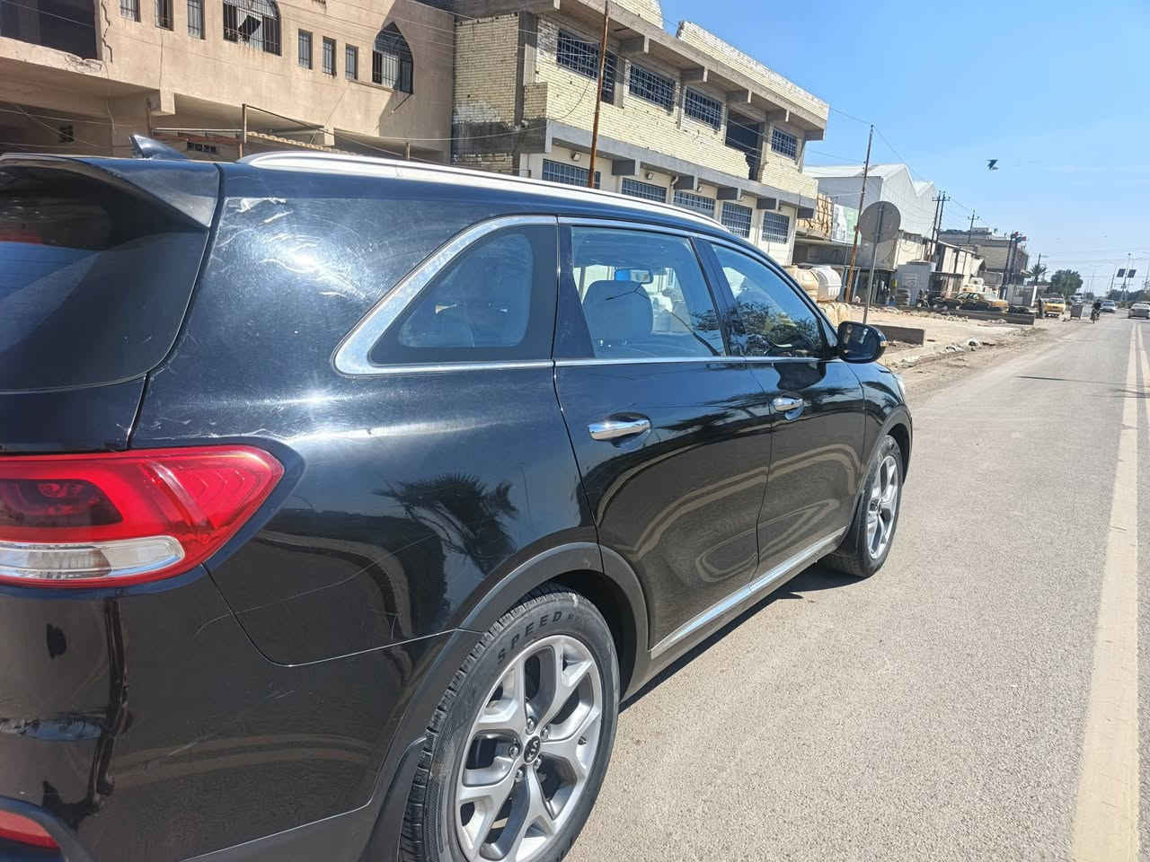 سورنتو 16 خليجي فول مواصفات ما عدا الفور ويل و الجنطة محرك 6 سلندر بيهة بس بنيد 220 و بيهة مجال  مكاني بغداد  الرقم ***********
