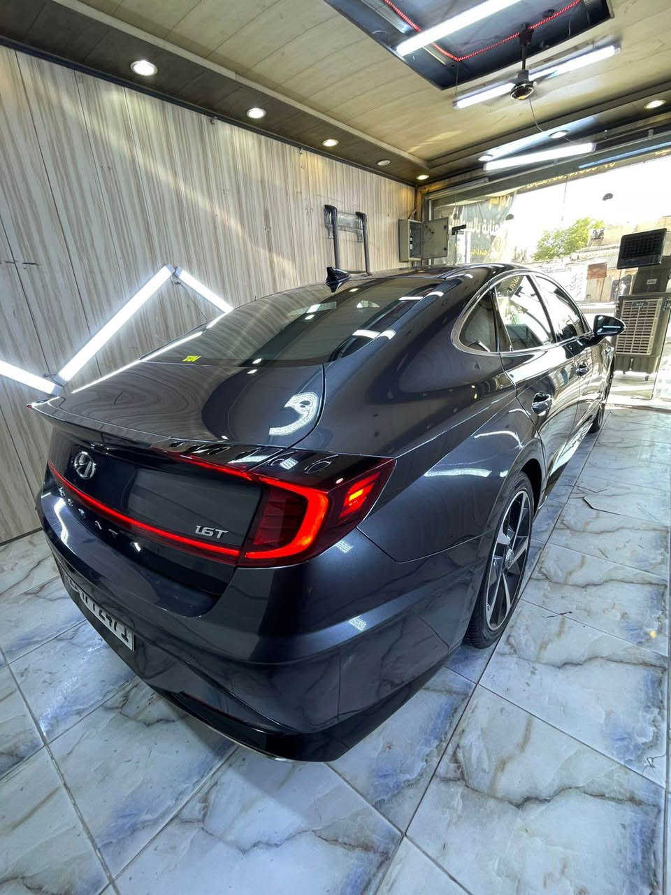 السلام عليكم. 
سوناته موديل 2021 للبيع او المراوس
اللون رمادي مميز
الحادث سطحي الجاملغ الايمن الامامي مصلح ومصبوغ والبنيد مبدل ومصبوغ فقط بدون دواخل ايرباك ستيرن طاك وارجع سستم الشاصي واللغد مكفولاة 
المواصفات 
محرك 1600تيربو 
الكير نضام DCTدبل كلج 8نمر عادي اوتو
اربع انضمة قياده
بصمة تشغيل 
بصمة ابواب لمس
كشنات جلد+كنتار
الكشن الامامي تدفئه
كشن السائق كهرباء
تحكمات ستيرن فول
تشغيل عن بعد
اشاير بالمري
نقطه عمياء
رادار امامي 
رادار خلفي ل
رادار جانبي
تحديد مسار
شاشه 
كامره خلفيه دواره
شاشه ديجتال متغير 
ويل كب رياضي حجم 19N
شفتات بالستيرن
شحن لا سلكي
قطعتين تبريد
تبريد بيانو
مثبت سرعه 
تحديد مسار
سايد بريك بصمه
ترحيب عنده الاقتراب
تدعم نضام car play+android auto
نضام الملاحه
اوتو هولد 
قياده ذاتيه
نضام ABS
حساس اطارات
سعر 155 وبي مجال 
ملاحظه سياره عليه منضومة غاز و تكدر تلغي  ويرجع الوضع طبيعي بلادي 

السياره ماشيه 98000كيلو وليس ميل
الموقع/بغداد/الغدير 
للاستفسار/*********** بغداد, العراق
