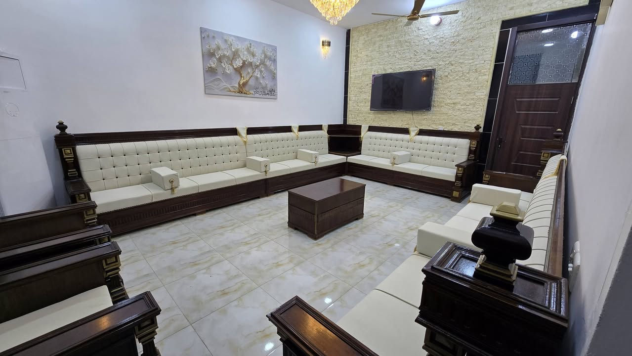 طلب احد الزبائن 👈 طراز حديث وانيقه  من الخشب الصاج والقماش التركي 🇹🇷 والاسفنج العراقي الضغط عالي مع  كلظمان ٦ سنوات حقيقي 😉🫡 والله ولي التوفيق 
يتوفر العمل ب نظام القسط بدون مقدمه عن طريق الماستر كارت 
الاتصال على الأرقام 
***********
***********
ابو جود 🫡😘
