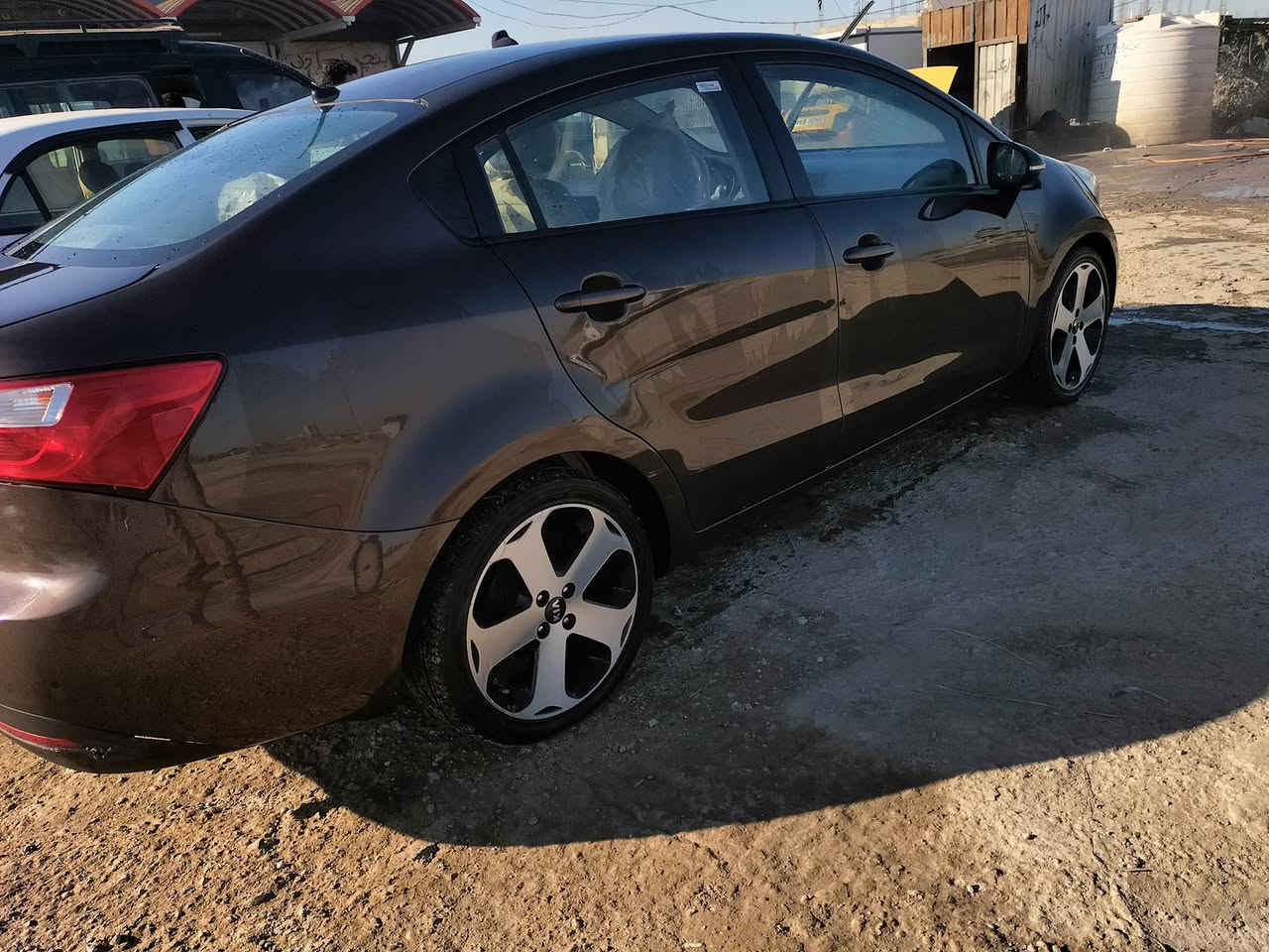 سلام عليكم كيا ريو 2015 خليجي كفالة عامة ماشية 50 الف حقيقي وتروح تفحص وين ما جان سيارة جديدة بشكل تحويل ثاني يوم بيها بس شخط بالباب الي ورة سايق سعرها 118 وبيها مجال قليل ***********
