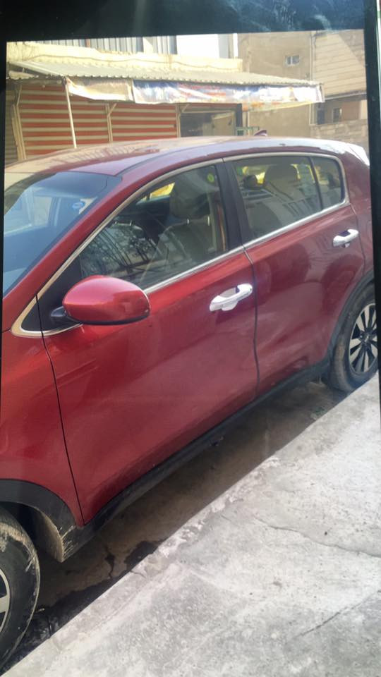 سلام عليكم.  للبيع سبورتج ٢٠١٨ وارد أمريكي  رقم سليمانية وباسمي   محرك ٢٤٠٠ gdi  ماشية 73ألف   سيارة كلش حلوة  داخلة للعراق كلين   بس نطخت عندي  شي خفيف عدلتها على البارد بابتين عكس السائق  وللاستفسار اكثر الاتصال بالرقم 
واتساب *********** 
السعر 16000$
ملاحظة صورة الضرر موجودة مع الصور قبل التصليح
