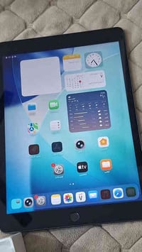 ايباد 9 نظافة 90 % 100 كلش نضيف وما متعوب مع كامل الملحقات كارتونة وشا...