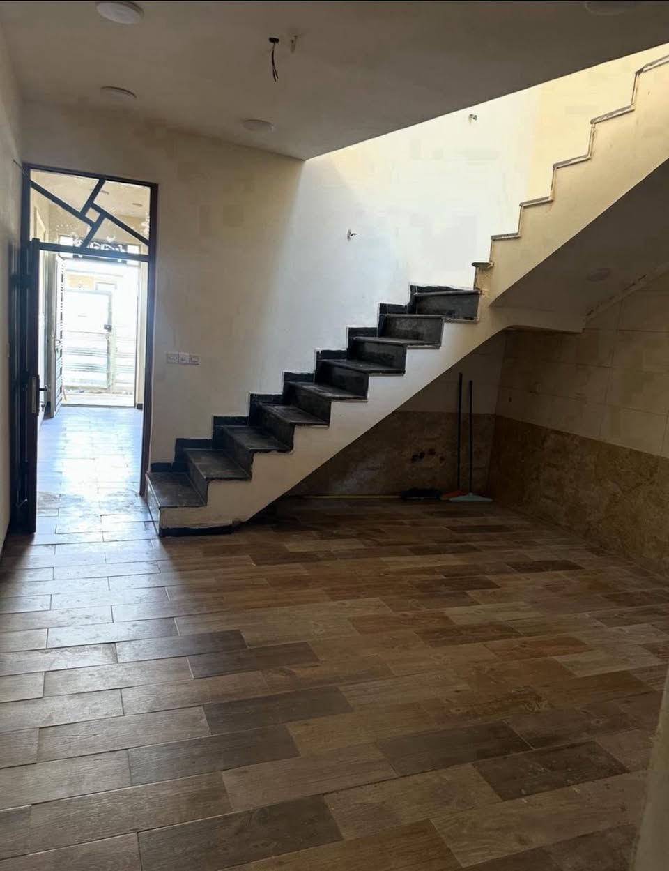 دار للبيع زراعي المساحة ١٠٠ متر 
خلف مول الحامد 
منطقة كاملة الخدمات / تبليط / مجاري / كهرباء
