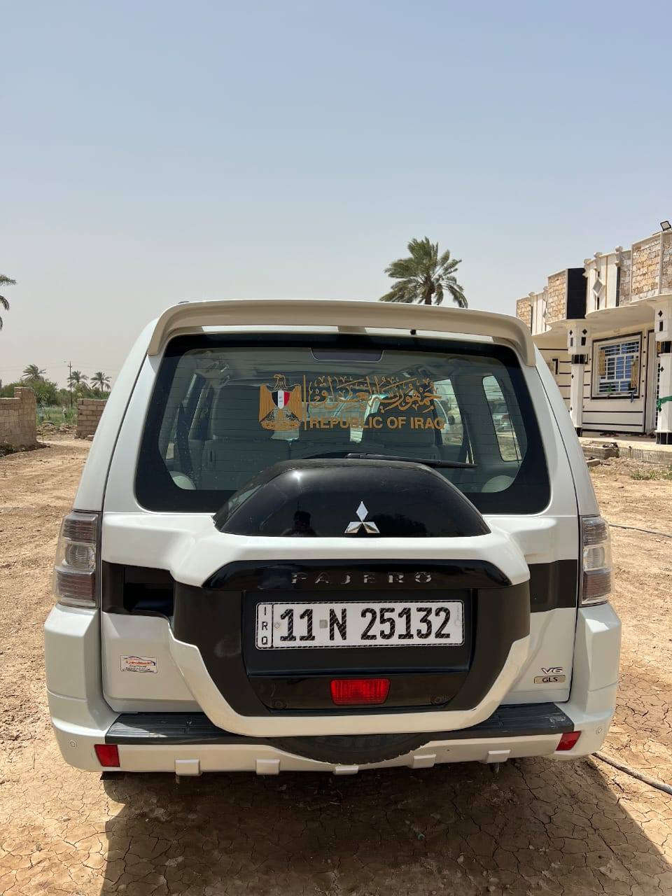 السلام عليكم
باجيرو مديل 2015  حبتور فول مواصفات 1/1

رقم بغداد
ماشيه 120 الف حقيقي 
هزه وسنويه جديد ل 2029
كير ومحرك بشرط مكفولات برغي ما مفتوح
السياره مكفولة عدا الجاملغ الايسر جهة السايق وشوية من البنيد بدون ايرباك 

المواصفات 
فتحه 
كير 5 نمر
حساس خلفي 
كشنات جلد اصلي 
ثلاث قطع تبريد 
سبعه راكب 
زراك لايت 
لايت زنون اصلي 
دمام خلفي 
تحكم ستيرن جهتين 
كشنات كهرباء 
اشاير بل مري 
مري شفط 
سبير مانازل 
ثلاجة
فور ويل 
مثبت سرعه 
مواصفات الحبتور بعد معروفه 
محرك 3500 برغي ما مفتوح بي 

السعر 180 وبيها مجال للشراي 
مكان السياره بغداد
رقم الهاتف ***********  الشراي يتصل وبي خير ويتدلل
