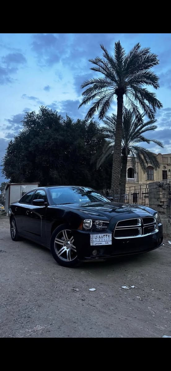 دوج جارجر 2014 فول موصفات 
كير طياره
فتحه 
كشنات جلد 
وباقي الموصفات معروفه 3600
ماشيه 180ميل
حادثا جاملغ ومصبوغ 
وصار حادث اهنا الباب الي خلف باب السايق متبدله نفس الون واكو شبر بارد يم قبغ البانزين مال حادث 
داخلها كلش نضيف رايدها ب 155  
العنوان بغداد البنوك  
رقم ***********

بيع فقط
