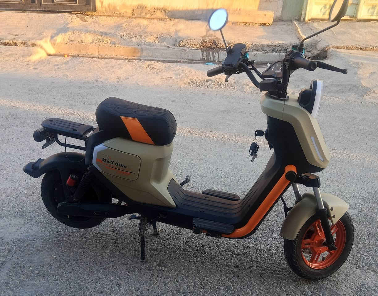 سلام وعليكم 
دراجه شحن للبيع

بس بطاريه عاطل 

جسمه كله ع بلاد

السعر 320 بي مجال قليل 

الرقم ‏‪***********‬‏
