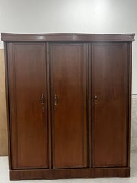 كنتور ثلاث أبواب السعر 170 وبي مجال للاستفسار على الرقم 07827674881