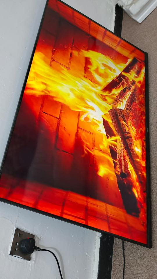 شاشه هايسنس حجم 55  4k فول مواصفات   بيع مستعجل للاستفسار واتساب ***********
