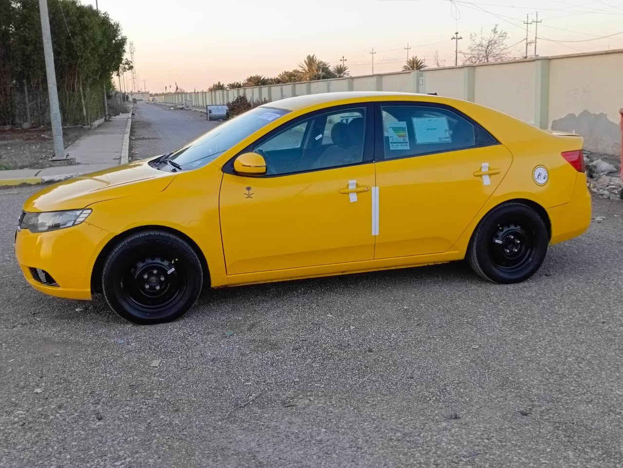 ***********
فورتي 2012
 رقم بغداد بأسمي 
وارد أمريكي 
بيها جاملغ أمامي فقط بدون دواخل 
مكينة 2000
تبريد شغال 
تخم تاير 
حدادية جديدة 
خط وبحث مصفرة 
سنوية 28
سعر السيارة 80
مكان السيارة واسط
