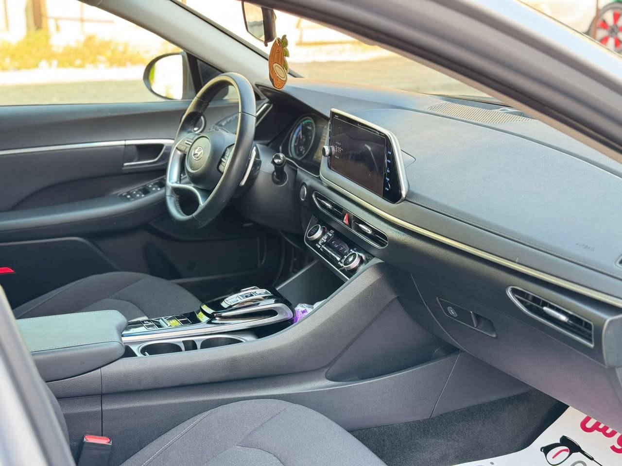 سوناتا هايبرد 2023 sel plus
محرك بانزين حجم 2000+ محرك الكهرباء
السيارة ماشيه ٩٠٠٠ ميل mile 
السيارة بدون ايرباك ( ايرباك سليم)
الحادث موضح بالصور قبغ جنطة وطرف الجاملغ

مواصفات السيارة :
بصمه تشغيل+بصمه ابواب
تشغيل عن بعد
رادار امامي
رادار خلفي[ نقطه عمياء]
تبريد شاشه
كشنات هيتر
تبريد قطعتين امامي خلفي
كشن سائق+ كشن راكب كهرباء
هاند بريك بصمه
اوتو هولد
٤ وضعيات قياده
سستم سماعات BOSE
نظام تحديد مسار
قياده شبه ذاتيه
شفتات بالستيرن
شاحن لاسلكي
لد امامي+لد خلفي+ لايت زينون
ويل كب حجم ١٧ هايبرد
شاشه+ كامره دواره
تحكمات ستيرن 
بجم كبس شركة 

المكان بغداد حي القاهرة شارع الضباط
تترقم بغداد او محافظات والرقم مجاني لان هايبرد

السعر ( 186 ورقة )

للاستفسار التواصل👇
 ***********
