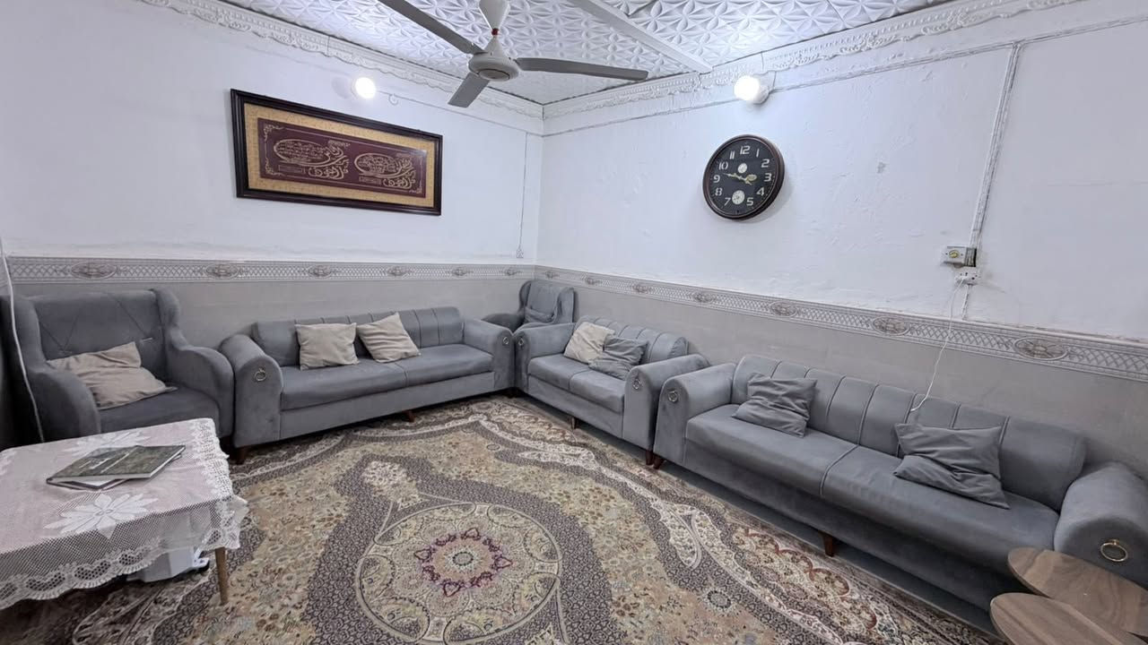 السلام عليكم
طخم متكون من ٥ قطع للبيع
السعر ٣٠٠ الف
للتصوال اتصال علا رقم ***********
