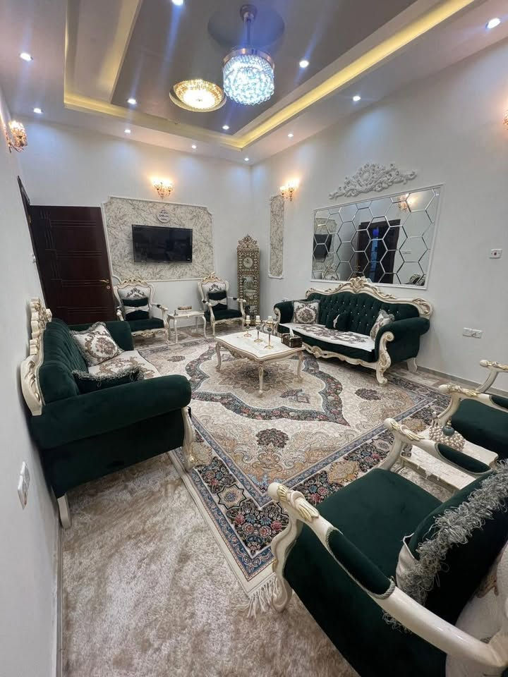 منزل مساحة 200 م للبيع 
واجهه 10 متر نزال 20 
بناء 2022

طابق ارضي :غرف منام 2 ، صالة ، استقبال ، حمام ، مطبخ بارد، مطبخ حار 

طابق اول : غرف منام 2 مع حمام ، غرف منام 2 مع حمام خارجي ، صالة خارجية ، غرفة لوندري 

طابق ثاني : صالة ، غرفة ، سطح 

العنوان : ياسين خريبط ، خلف مشتل النرجس 
للاستفسار : ***********
