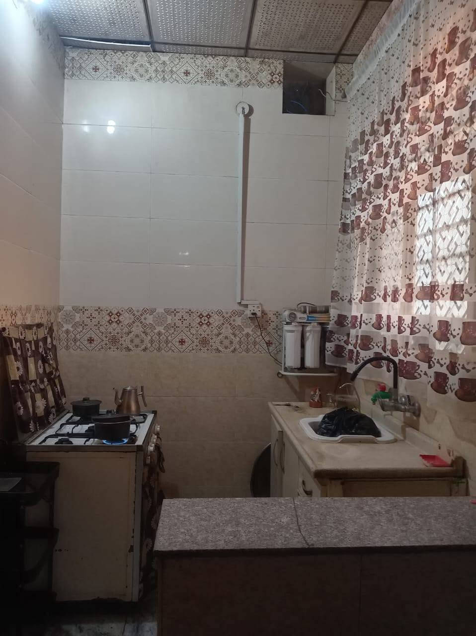 بيت البيع عنوان ال عبود يم حسين عزيز ابو البرج بضهر حسين عزيز ابو البرج مساحه ٣٠٠ متر غرفتين 5ونص في 3ونص وصاله 8ونص في 4ونص مطبخ 6 في 4 حار 2في2 براني ضلعين مبنيات وضلعين مامبنيات درج دور كونكريت ممرات  اثنين واحد بضهر الغرفتين وممر مال الصاله وطارمه ١٠٠ متر التواصل خاص او التصال عل رقم 📱 ‏‪***********‬‏

