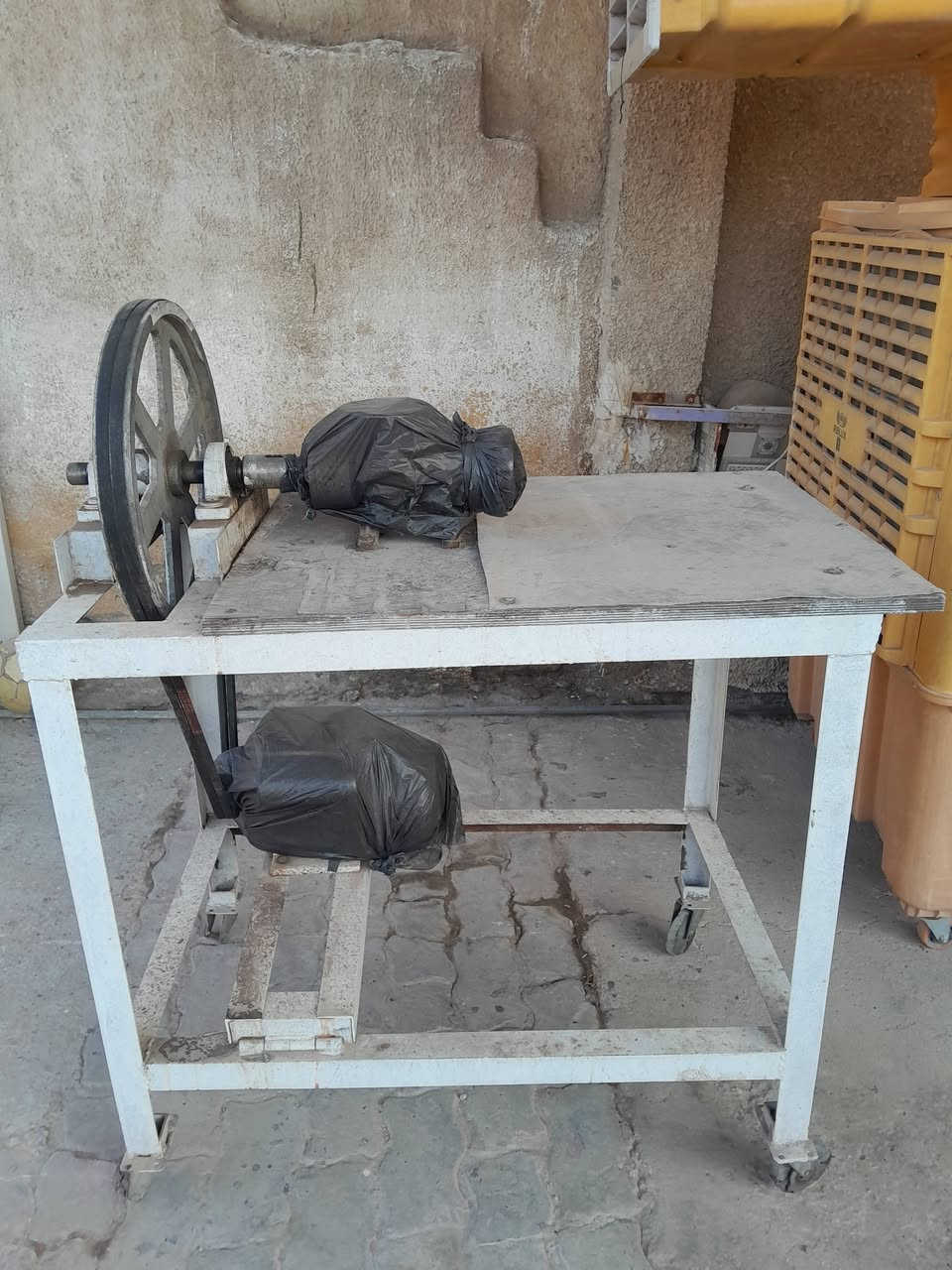 السلام عليكم غراض مطعم للبيع كلمن وسعره او شلعه مستعجل على البيع العنوان الكمالية *********** لاصحاب المواكب باسعار مخفضة
