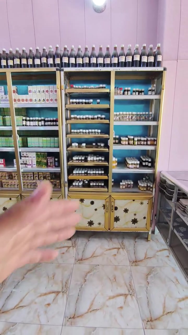 فاترينات او عوارض المنيوم للبيع سعر مناسب  الرقم / *********** 📞
عنواني / بغداد - المعامل - العماري - جانب جامع الامام علي (ع) او معمل التمر .
