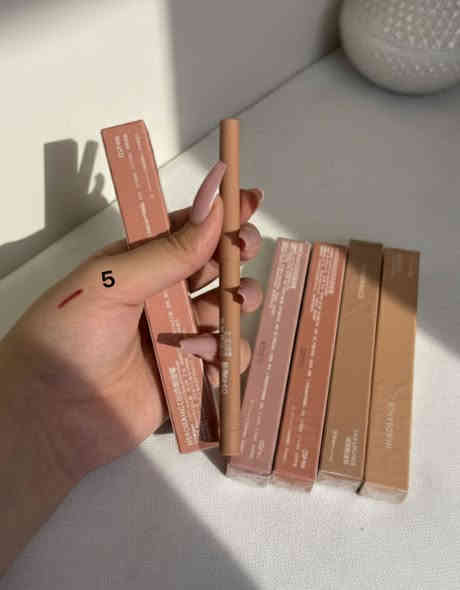 💄✨ عرض اليوم حبايبي ✨  
كل قطعتين مكياج… الثالثة هدية 🎁💗  

للي تحب تستفسر عن الأسعار أو تفاصيل القطع  

تراسلنا على الرقم: [ *********** ]  

أو الإنستا: 🌸 https://www.instagram.com/xqp1r?igsh=bGlobG9vY3pocTE5&utm_source=qr
