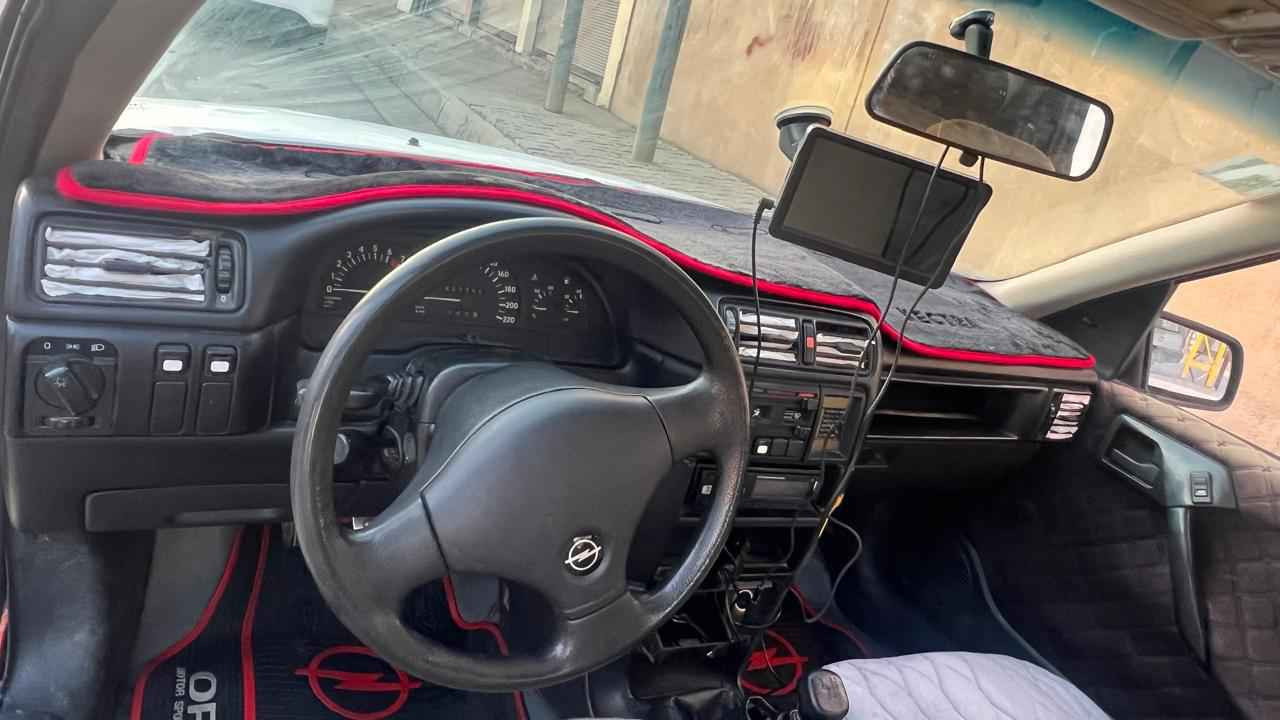 سياره موديل 1990  محرك 20 لاضربه ولا بخار سياره مابي شبر طخ كل عل بلاد حت صبغ  مملعوب بي مكفول كفال كير محرك شرط كله جديد تريد شرط تحويل رقم موبايل ***********    سعر 32 🔒 كركوك, العراق
