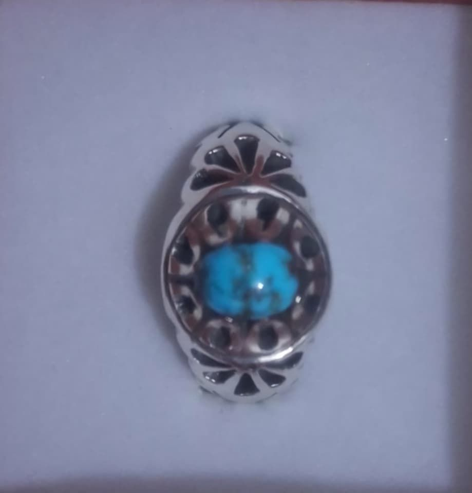 محبس لبة فيروز نيشابوري قديم طبيعي غير معالج بصياغة يدوية ثقيلة ناعمه خنصر 
شراي يجي خاص


**إذا كنت صاحب هذا الإعلان وتريد حذفه لأي سبب، رجاءا أرسل رسالة إلى الدعم الفني**