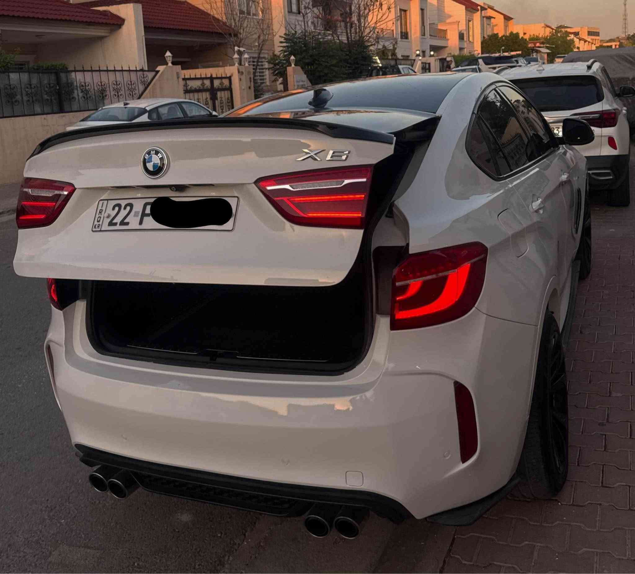 موقع السيارة اربيل  والرقم اربيل سنوية باسمي 
BMW X7 2017 الغنية عن التعريف فول مواصفات (((محرك 6 حجم ال 3.0  ارغب شي بيها 

المواصفات والتفاصيل // 
مواصفات كثيرة سلايد .. بصمات تشغيل .. داخل جلد .. ٤ فتحات صالنصه رياضي … شفتات ستيرن … 
سيارة بمعنى الكلمة مميزة جدا جدا 
خارج السيارة وداخله جدا جديد للامانه ترايها حلو ممتاز 
محرك كير صدر تبريد شرط الفحص 
ماشيه 
100 m 

الضرر .. قطعه وحده صبغ البنيد بدون داخل ابد ابد 
 مرفقة صور امريكا مع الاعلان وكذلك متوفر فديو لكافة تفاصيل السيارة الي يحب يشوفه يراسلني عل واتساب وبالخدمة 

ملاحظة .. السيارة مضلله بيه موافقة طبعا 80 % من مرور اربيل 
وكذلك مذكور بالسنوية ابيض سقف اسود 

هزه وفحص كله جديد سنوية باسمي مباشرة تحويل باسم المشتري 

السعر 277 ورقه وبيه مجال بسيط للشراي واتشرف بالجميع 
للتواصل  رقمي 
واتساب متوفر كذلك 
*********** أربيل, العراق
