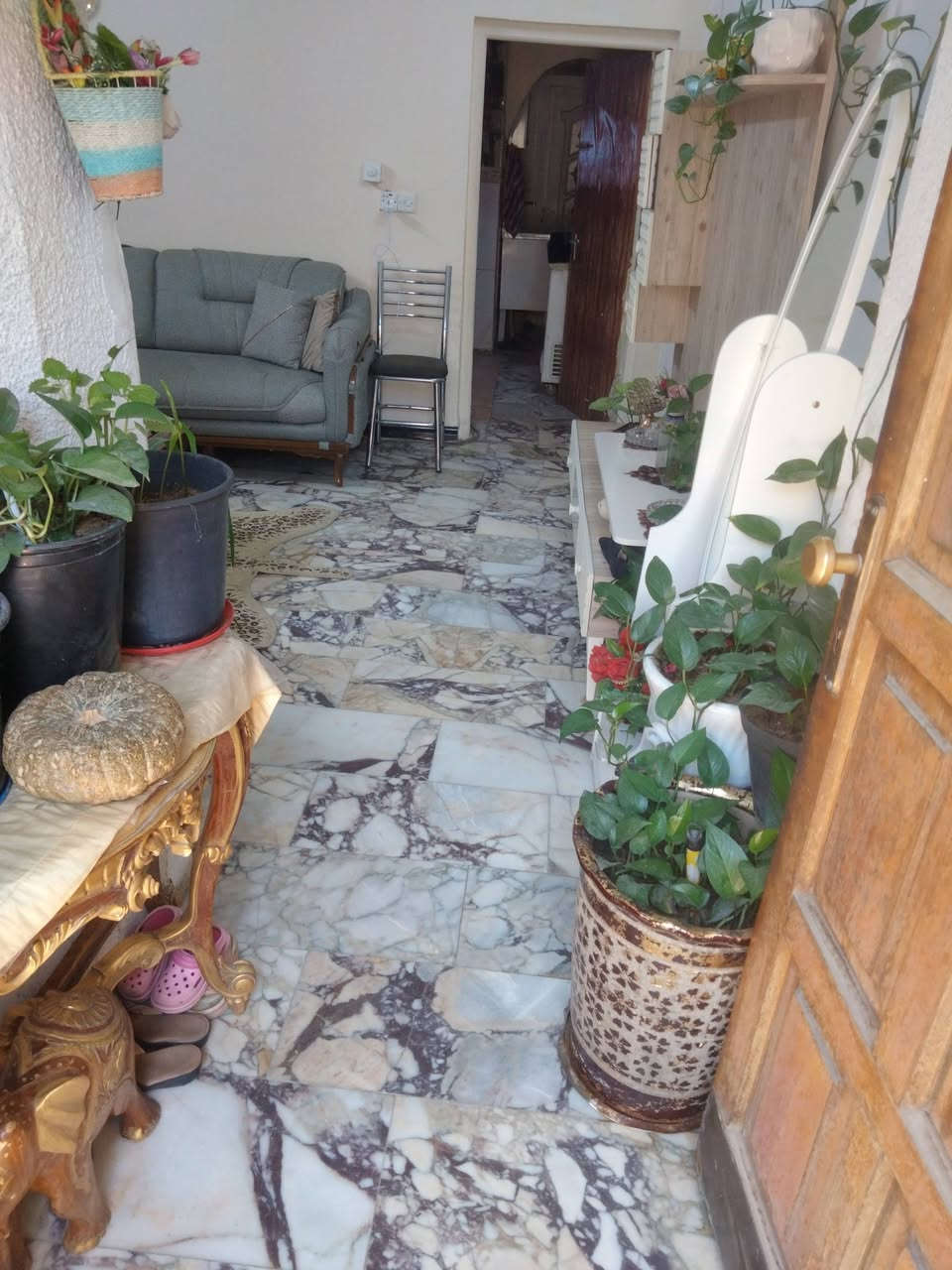 بيت للبيع مساحه 100 متر واقع حال 105 في الصليخ الستميه
يحتوي على:-
طرمه صغيره
صاله 
حولي 
غرفتين نوم 
خدمات 
للاستفسار الاتصال على الرقم 
***********2
