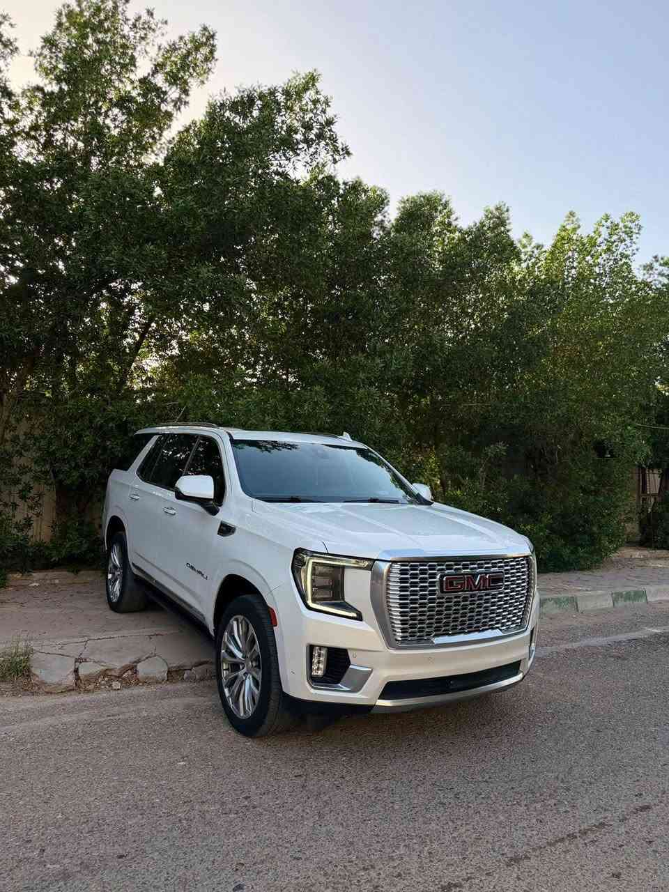 السلام عليكم
للبيع جمسي دنلي  2022 

السعر ( 435 ورقه )💰💰 وبيها مجال 
بيه سونار موجود ويه الصور 
محرك 6200 ، كير 10 نمر
——————————————
فول مواصفات 
١- بانوراما 
٢-كشنات تدفئ + تبريد + خزن + كهرباء
٣-كشن رجاج تحذير
٤-كشنات خلفيه منفصل vip
٥-جنطه كهرباء 
٦-شاشه اكبر حجم + كامرات 360 درجه
٧-شاشات خلفيه بلاد بالكشنات 
٨-ستيرن كهرباء + تحكم …..
٩-جنطه كهرباء 
١٠-شاشه دجتال (العدادات ) 
١١- دوسات كهرباء + فور ويل + اربع انظمه قياده
١٢- جكات تصعد وتنزل السياره 
١٣- ثلاجه + شحن واير ليس
اضافا الى المواصفات الاخرى 
الكل تعرف الدنلي شنو فهيه اعلى فئه بالجمسي بالمواصفات
———————————————
السياره جديده جدا داخل وخارج 
رقم بغداد هزه وارقام وسنويه جدد تحويل ثاني يوم بأسمي
مكان السياره ميسان 📍 
 *********** ☎️
