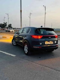 نوع السيارة : سبورتج  سنة الصنع : 2017      عداد المسافة : 130 الف ميل...