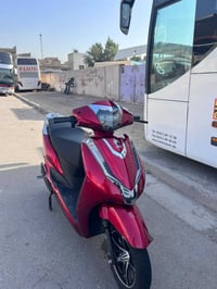 دراجه شحن الملف 2000  5بطاريات  3 نمر  الرجوع للخلف R  بيها مثبت سرعه ...