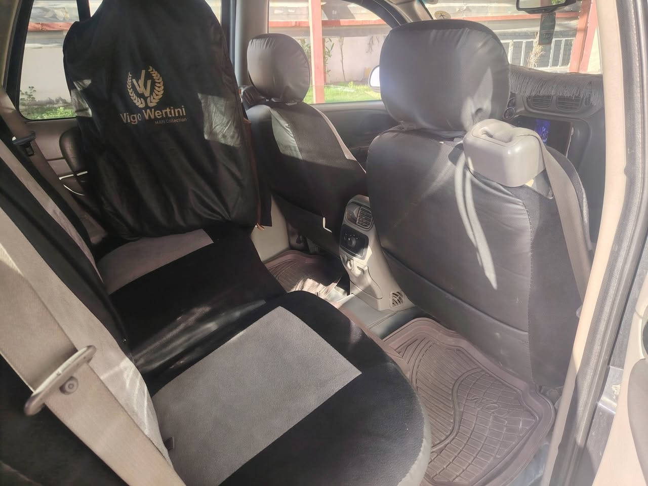 سياره بلايز
موديل 2004
رقم اربيل انكليزي
قطعتين رش بدون دواخل
محرك كير جديد 
السعر 90
***********
المكان موصل ناحية القياره قريه الاجمسه
