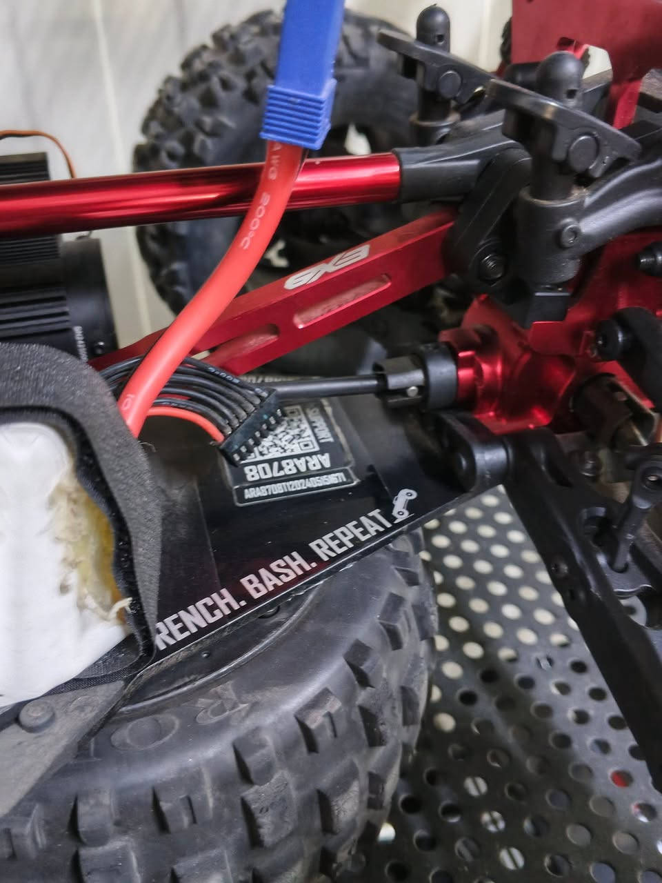 السلام عليكم للبيع arrma kraton 6s 1/8exb استخدام قليل السعر 700دولار


**إذا كنت صاحب هذا الإعلان وتريد حذفه لأي سبب، رجاءا أرسل رسالة إلى الدعم الفني**