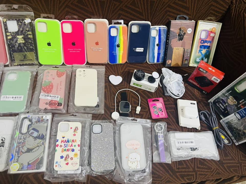 حبايب غراض بالة وجدد اصليات للبيع سعرهن شلع 35الف مكاني بغداد حي القاهرة ***********
توصيل مجاني كافة المناطق والمحافضات

سماعات ايفون 1
ايربود سماعة اصلي وتجاري 2
مداليات ساعة ودرنفيس 1
كيبل شحن جوستك جوكر 1
كامرا جديدة 1
كفرات اجهزة ايفون حديث عددهن 34
ساعة بالة كوبي يرادلة بس شحن1
لاصق حماية كامرة 16برو ماكس
