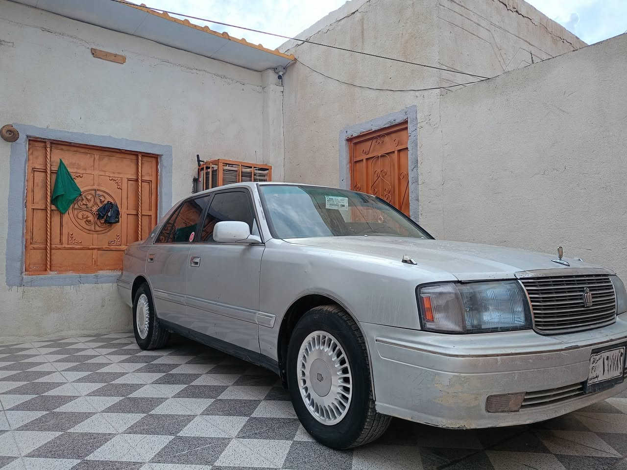 السلام عليكم سيارة راس الثور للبيع موديل 96 السيارة نقل جثة السيارة بيهة ضربة بالجاملق الخلفي فقط باقي السيارة كفالة السيارة باسمي مكان السيارة البصرة الزبير السعر 85 وبيها مجال وهذا رقمي ***********
