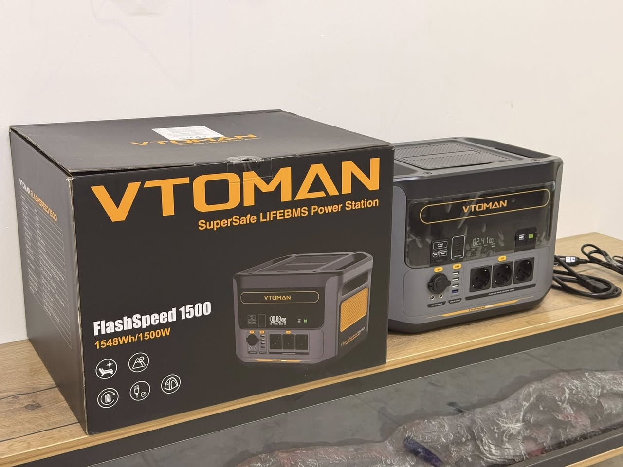 بور ستيشن متوفر موديلين
الموديل الاول 

DaranEner NEO1500 pro

1800 واط يعادل 8 امبير 
سعة البطارية: 1382 واط-ساعة (wh)

نوع البطارية: LiFePO4 (فوسفات حديد الليثيوم) 

يدعم الشحن بطاقة الشمسية حتى 600 واط

شاشة ذكية قراءة الواطية الداخلة الى الجهاز مع العمر

الموديل الثاني 
VTOMAN FlashSpeed 1500
1500 واط يعادل 6 امبير ونص
بطارية كبيرة بسعة :1548Wh

نوع البطارية: ليثيوم فوست الحديد 

يشحن الجهاز من 0 إلى 100% خلال حوالي ساعة 

الطاقة الشمسية: يدعم حتى 400 واط


**إذا كنت صاحب هذا الإعلان وتريد حذفه لأي سبب، رجاءا أرسل رسالة إلى الدعم الفني**
